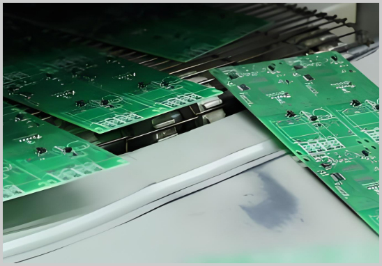 深入探討PCB線路板在工廠中的制作加工流程.jpg